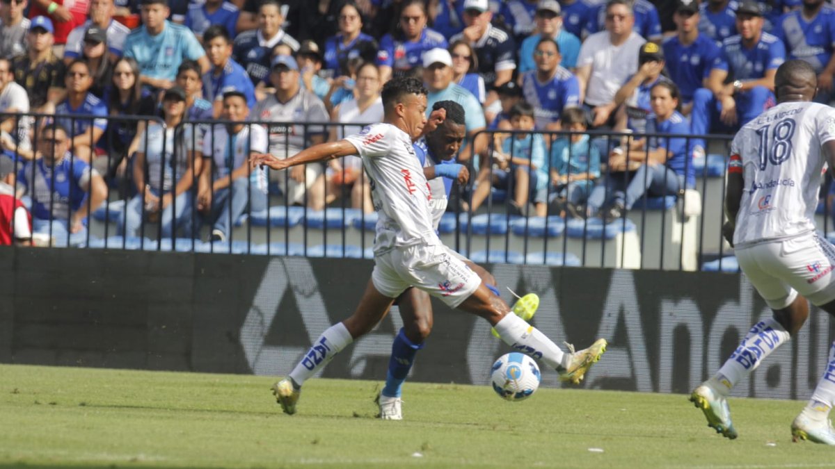Los eléctricos no pudieron vencer al equipo cetáceo.