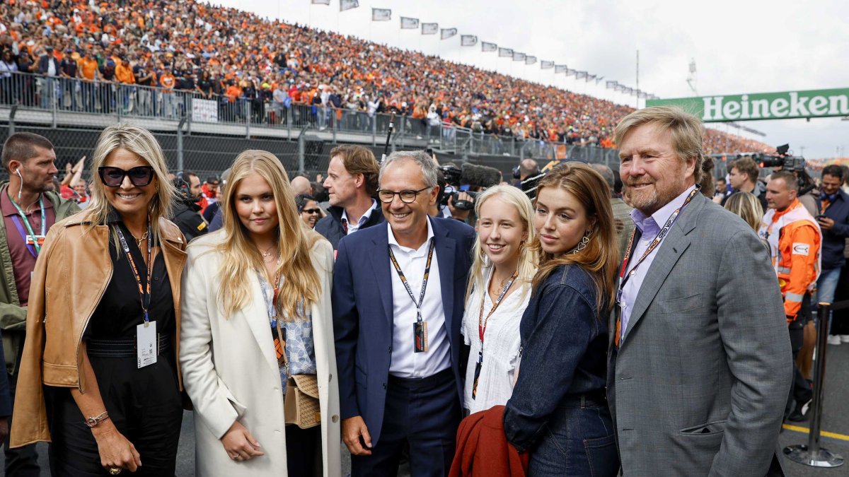 La familia real holandesa con Stéfano Domenicali, presidente de la Fórmula 1.
