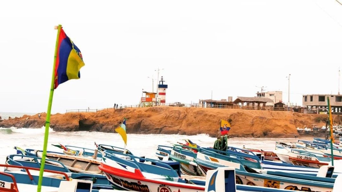 Hecho. En Puerto Engabao, ahora se ve a las embarcaciones ancladas sobre la arena. Apenas unas pocas se arriesgan a navegar, por la inseguridad.
