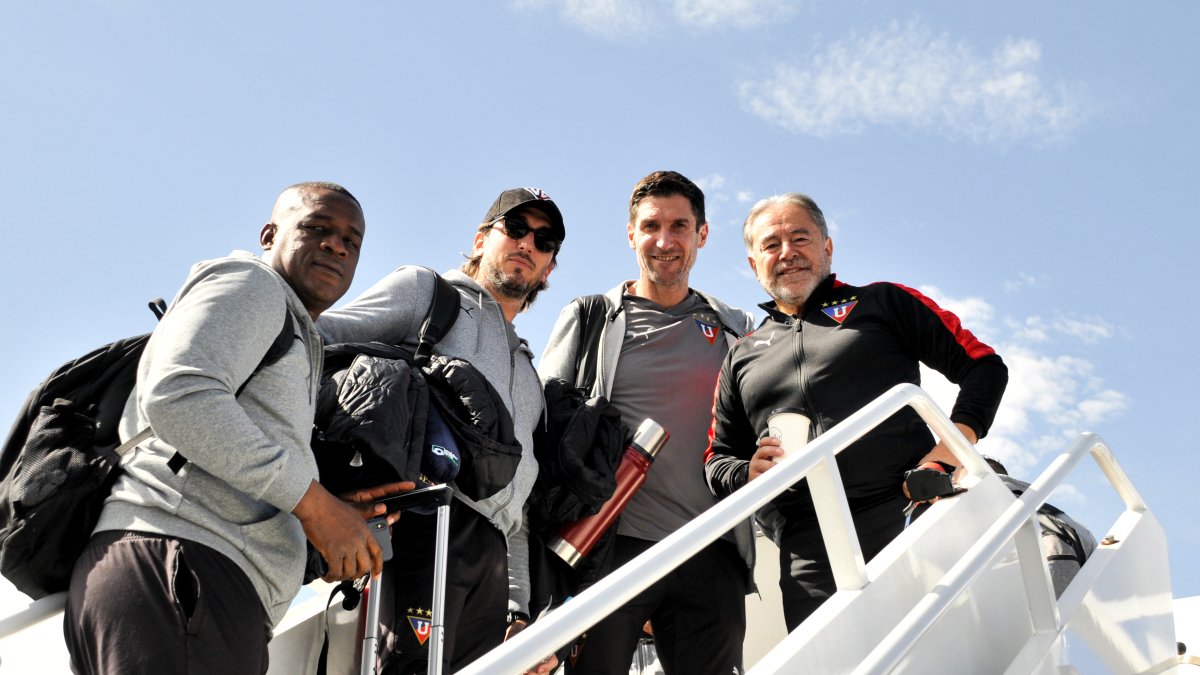 El cuerpo técnico de los universitarios antes del viaje hacia Brasil.