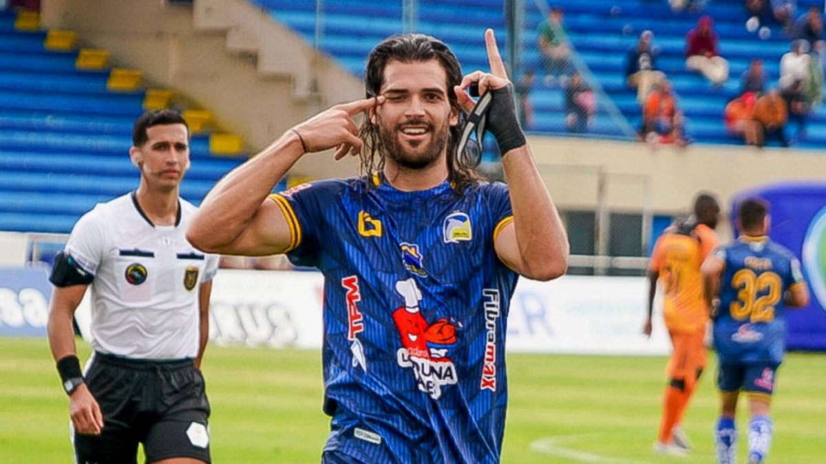 El delantero argentino Facundo Castelli lleva marcados tres goles en cuatro partidos con Delfín por LigaPro.