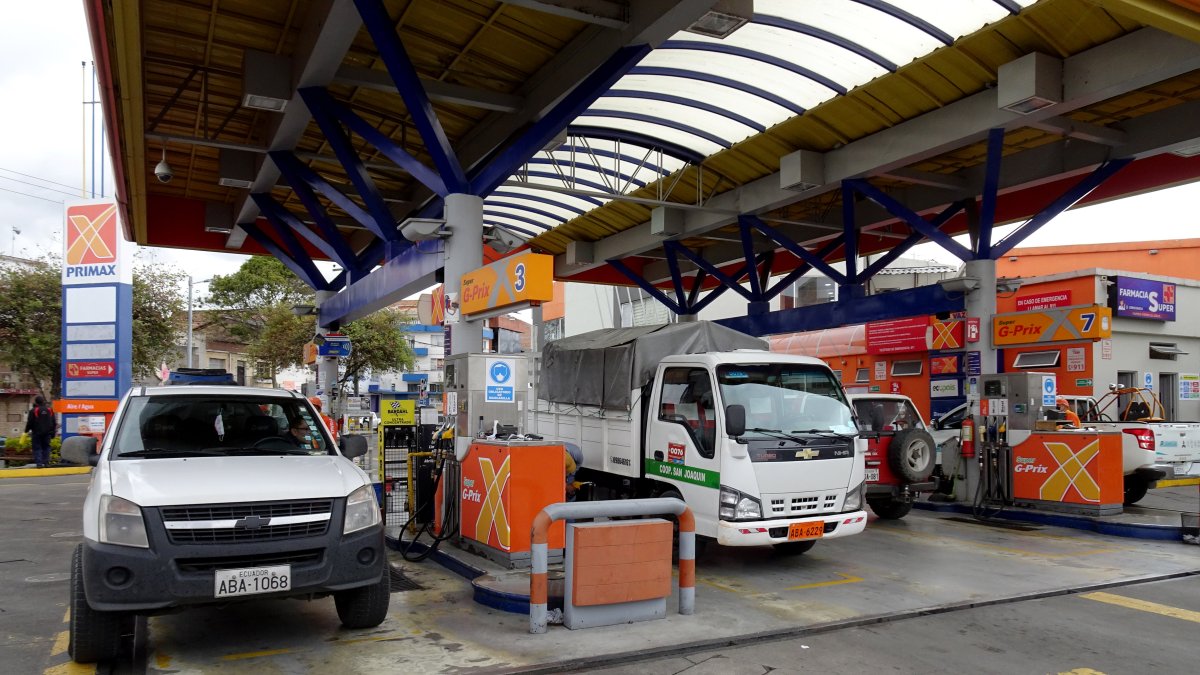 En Azuay, Cuenca, escaseaba el combustible.
