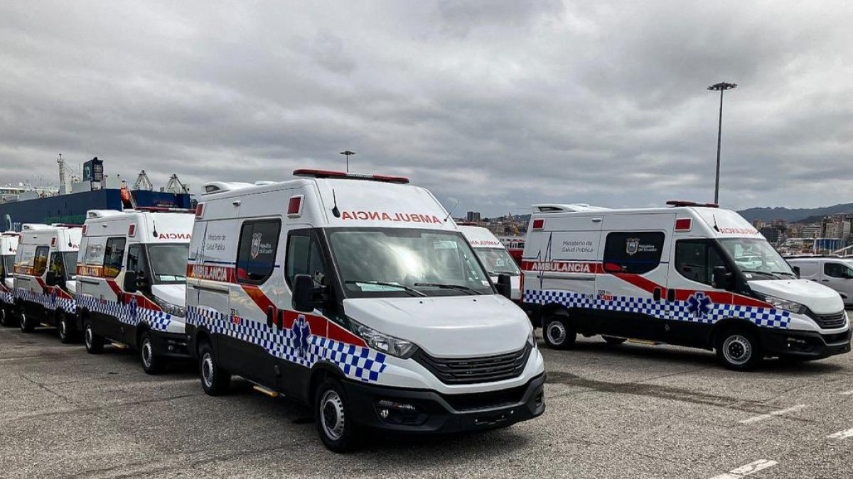 El ministro de Salud, José Ruales, informó que el miércoles 30 de agosto salieron desde el Puerto de Vigo, en España, hacia Ecuador las primeras 15 ambulancias,
