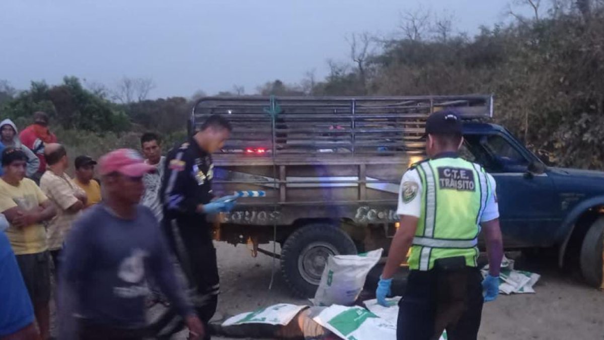 Pericias. Peritos de la CTE levantan evidencias para las investigaciones.