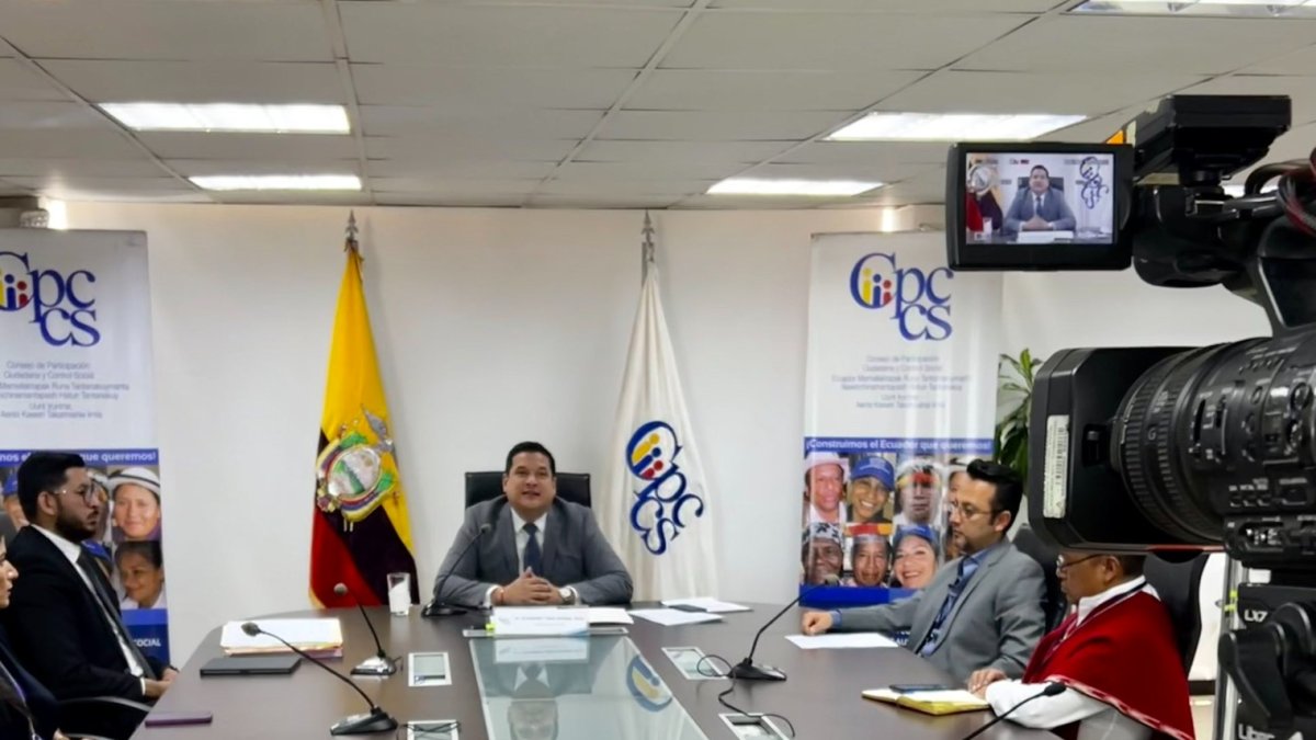 Postura. El presidente del CPCCS, Alembert Vera, se mostró decidido a conformar la veeduría ciudadana.