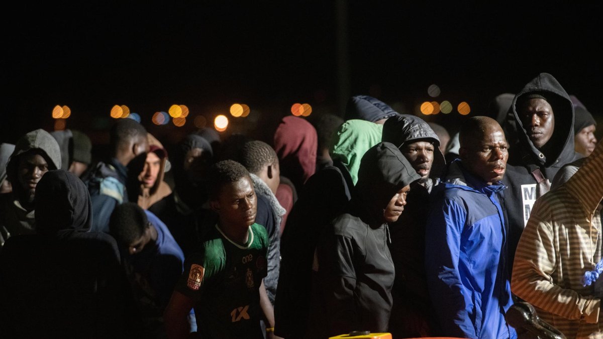 Migrantes rescatados por Salvamento Marítimo de España en aguas próximas a las Islas Canarias.