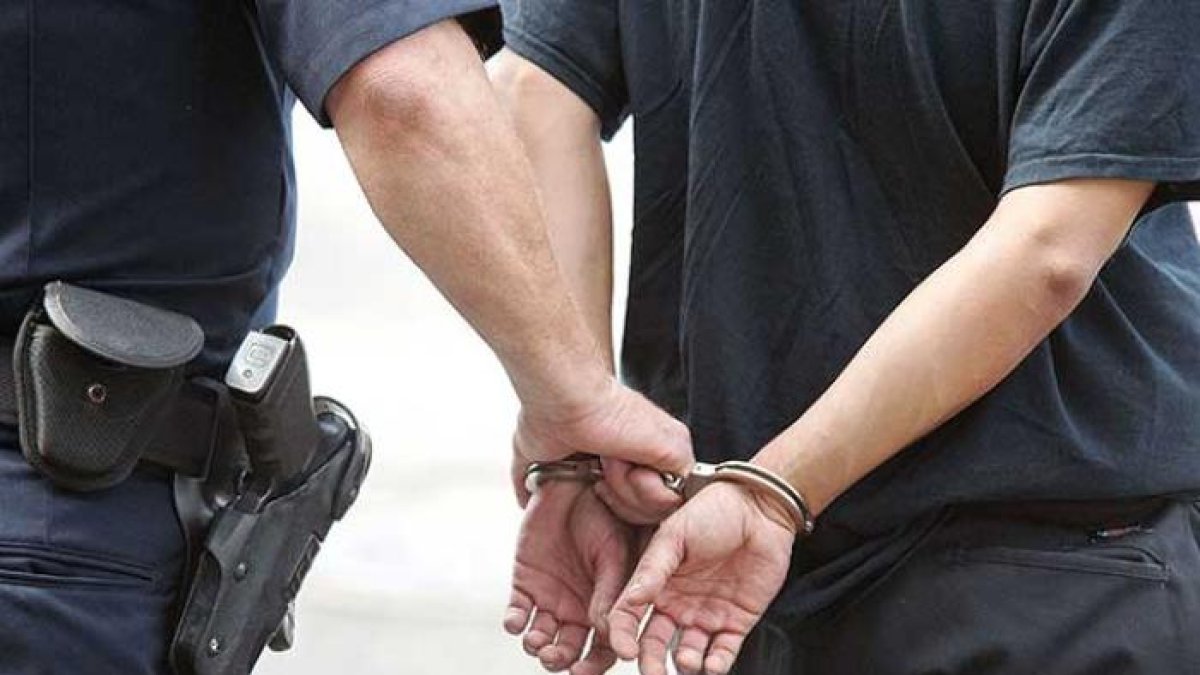 Referencial de persona detenida por Policía.