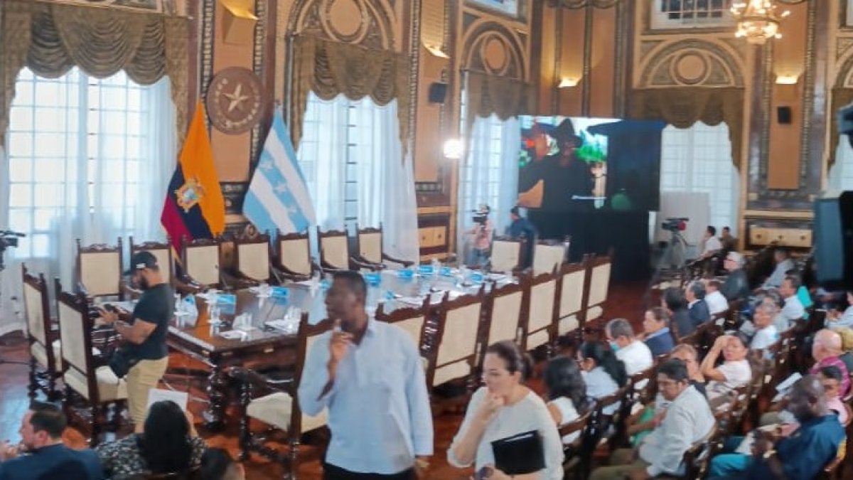 La ciudadanía cuestiona el actuar de Mayra Montaño, Úrsula Strenge y Nelly Pullas, quienes hace apenas cinco meses aprobaron dar un fondo millonario a la Metrovía.