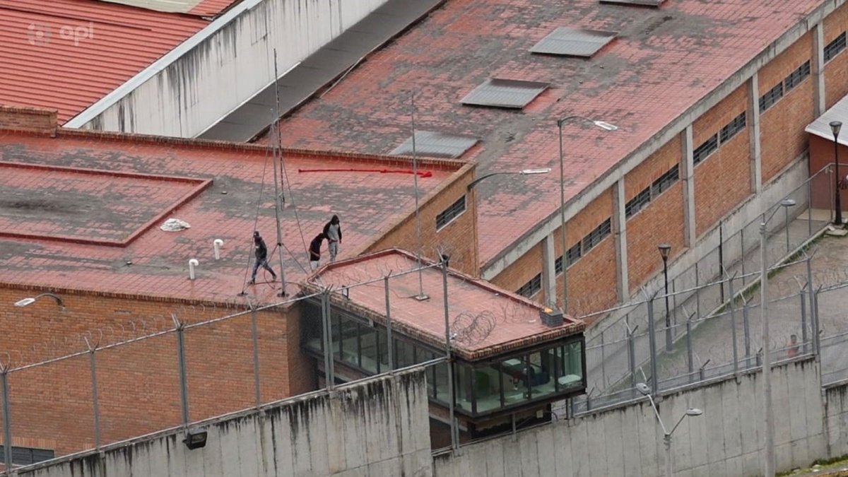 Control. En la cárcel de Turi los presos se oponen a traslados.