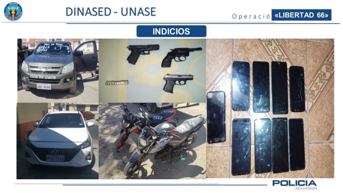 Evidencias. Armas, motos y vehículos se encontraron en poder de los secuestradores.