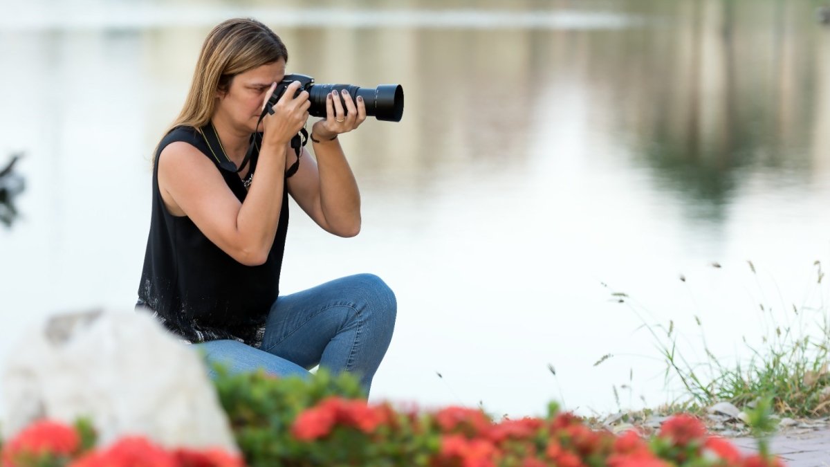 Arte. La muestra se inauguró en el MAAC y se enfoca en el turismo.