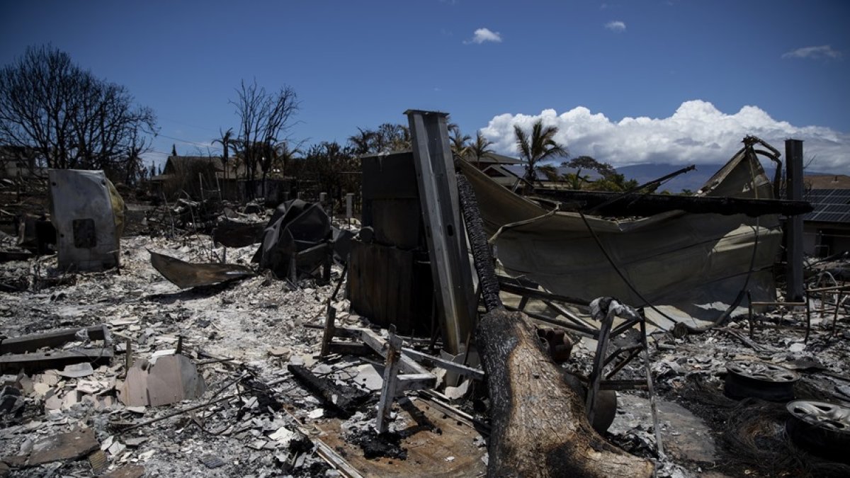 Panorama. Vista de la destrucción causada por los incendios en la localidad de Lahaina, en la isla hawaiana de Maui, que acoge a un gran número de migrantes de Latinoamérica.