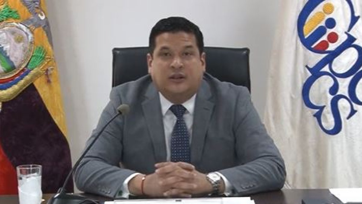 El presidente de CPCCS, Alembert Vera durante la convocatoria a veeduría ciudadana