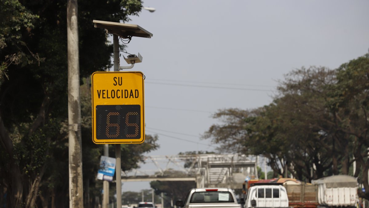 Multas. Los afectados reclaman que el radar ubicado en vía a la costa multa sin sobrepasar el límite de velocidad