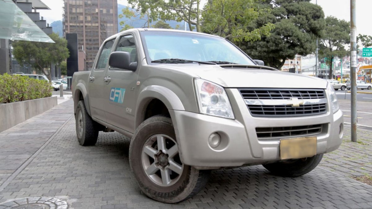 Vehículo en remate de la CFN.