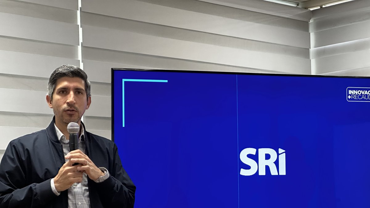 Francisco Briones, director General del SRI, en la presentación del reporte.