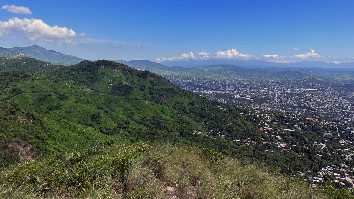 Vista de la zona en que fue descubierta una ciudad indígena perdida, el 29 de agosto de 2023 en Acapulco, estado de Guerrero (México).