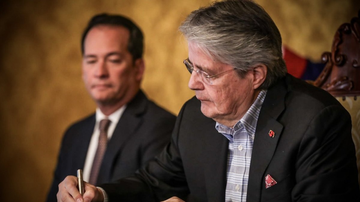 El presidente de la República, Guillermo Lasso, suscribió dos decretos ley que pasarán a manos de la Corte Constitucional.