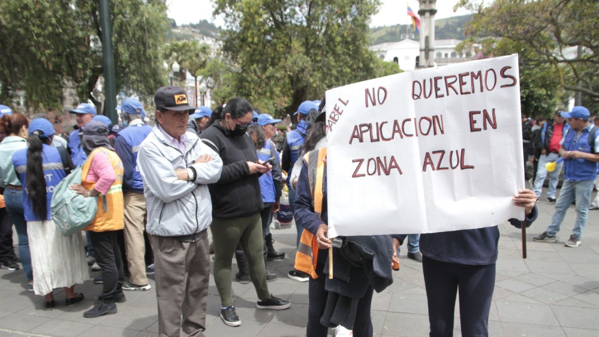 Protesta. Esta se mantuvo hasta pasado el mediodía.