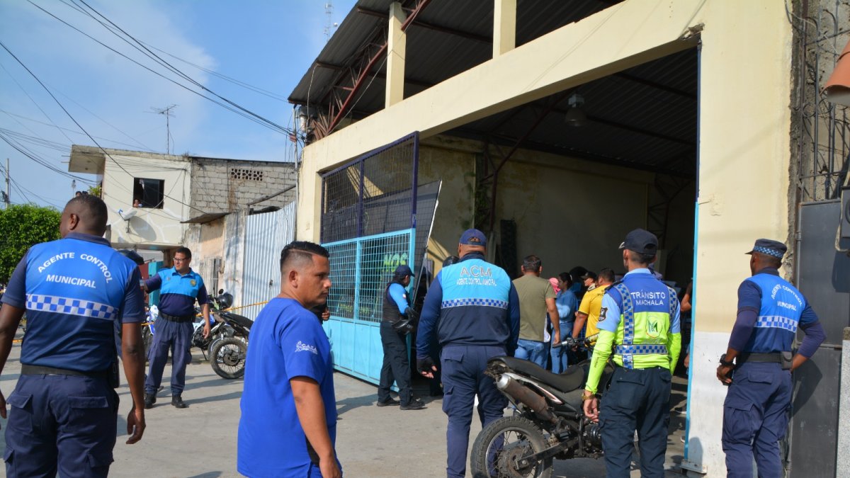 Violencia. Un sujeto irrumpió en el cuartel municipal y disparó al agente.