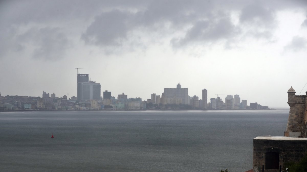 La tormenta se ubica a unos 2.115 kilómetros al este de las Antillas Menores y
