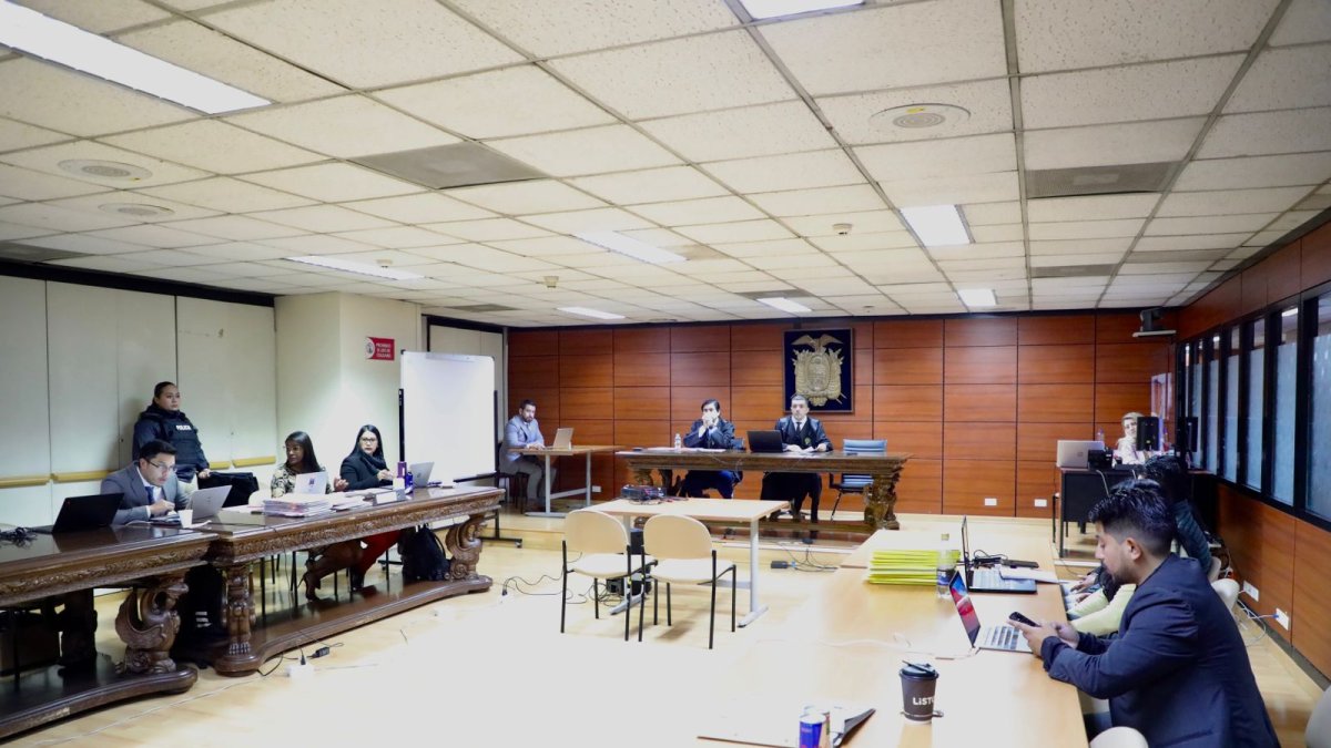 Diligencia. La fiscal Diana Salazar estuvo en la audiencia de juicio.