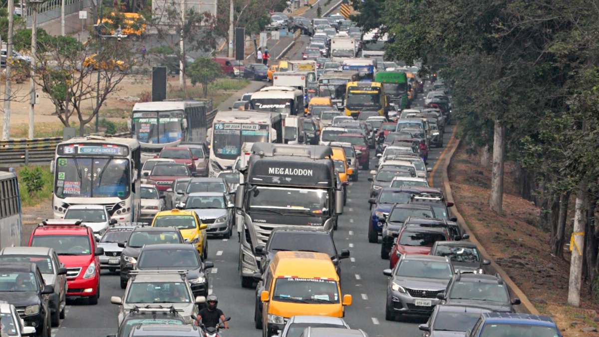 Escenario. Por 45 días, contando desde el 1 de septiembre que iniciaron los trabajos, este será el panorama común en la vía a la costa.