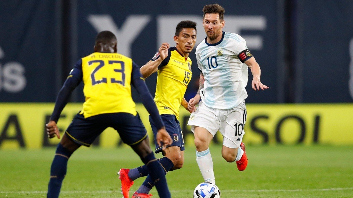 Ecuador se enfrenta a Argentina en su debut de las eliminatorias al Mundial 2026.
