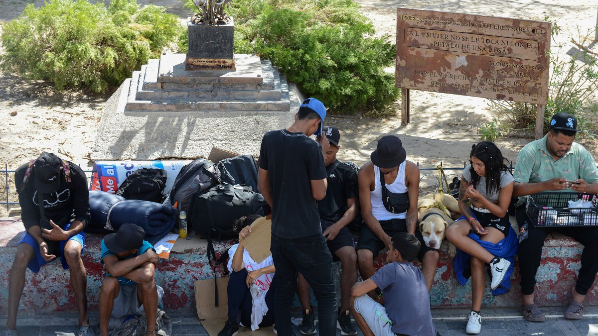 La frontera de México con Estados Unidos vive una nueva oleada migratoria con más de 1.000 migrantes en Ciudad Juárez que viven en la calle, lo que los hace vulnerables al secuestro.