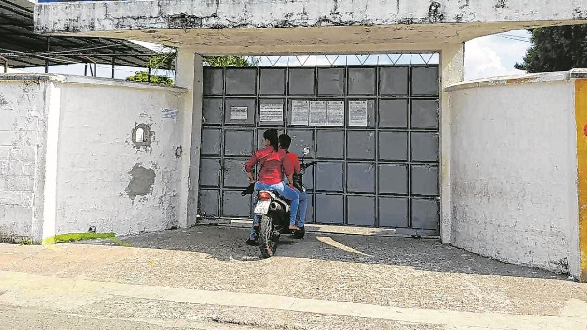 Inseguridad. En los exteriores de las unidades educativas hay temor.