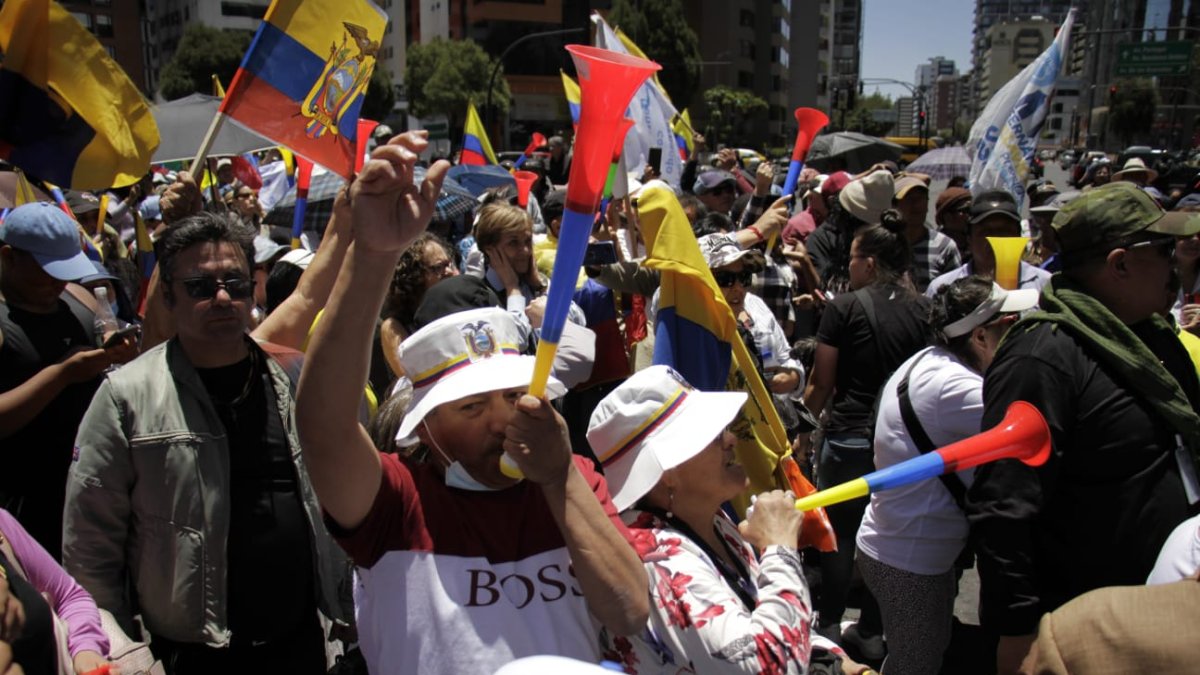 Los movilizados advirtieron que si no se produce la salida de los vocales electorales la próxima marcha será para tomarse el organismo.