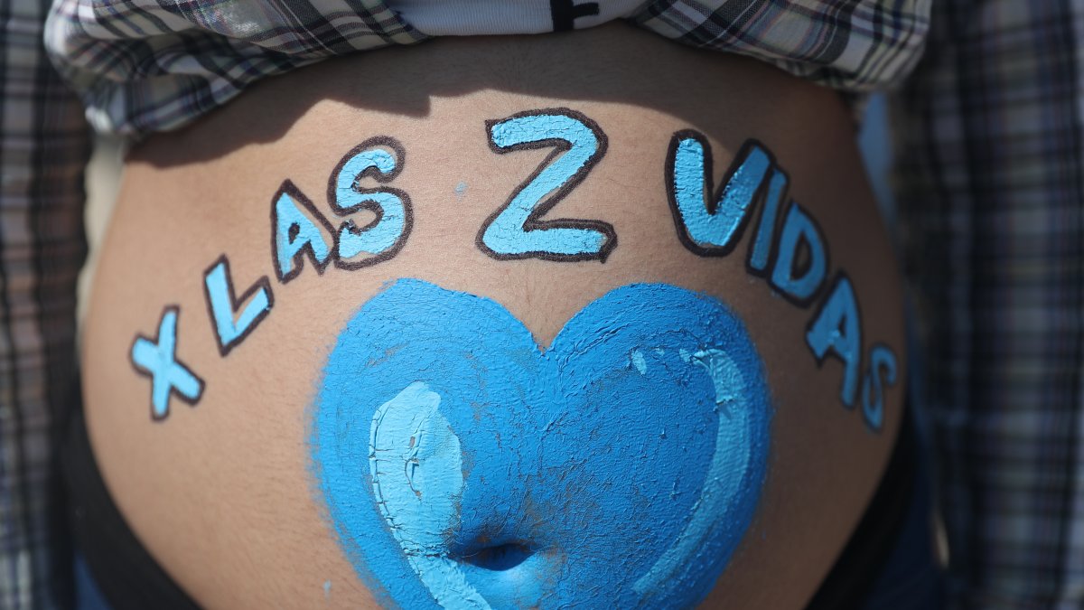 La Primera Sala de la SCJN declaró inconstitucional penalizar el aborto en el Código Penal Federal por violar los derechos humanos de las mujeres.. Fotografía de archivo.