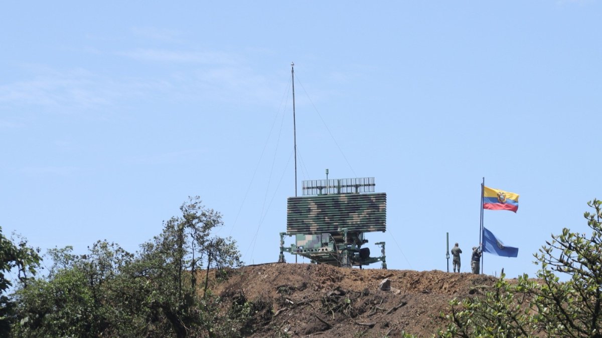 Daños. Una explosión afectó al radar de Montecristi, Manabí.