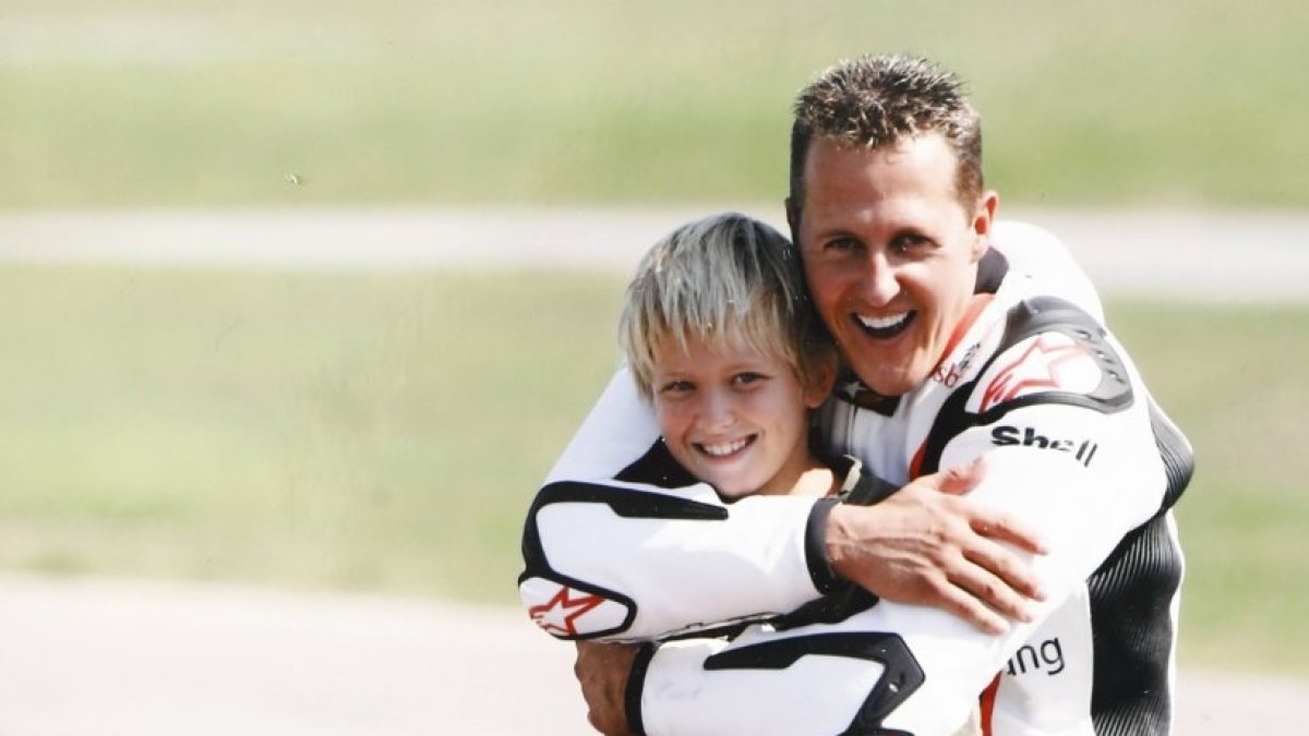 Mick junto a su padre hace  10 años, tiempo que sufrió el accidente.