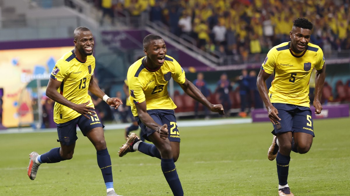 Moisés Caicedo festeja el gol convertido ante Senegal, durante la fase de grupos del Mundial de Qatar 2022.