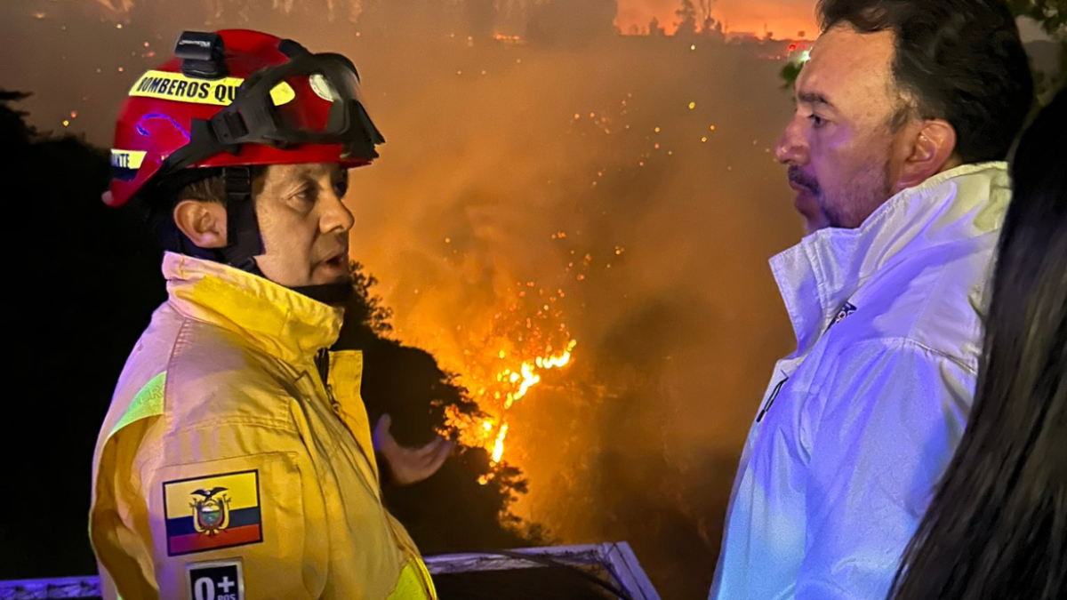 Esta noche el trabajo se centrará en labores de control del fuego para intentar apagarlo en la mañana con apoyo de helicópteros, ha dicho Pabel Muñoz.