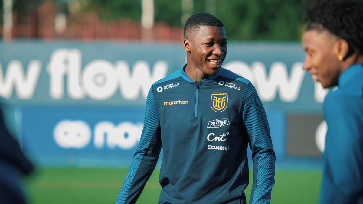 Moisés Caicedo (i) será titular en el duelo que la selección ecuatoriana tendrá ante Argentina.