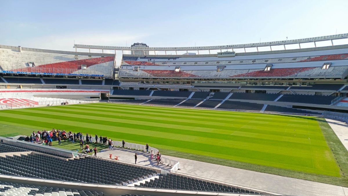 El estadio Monumental de Buenos Aires está listo para el encuentro entre Argentina y Ecuador.