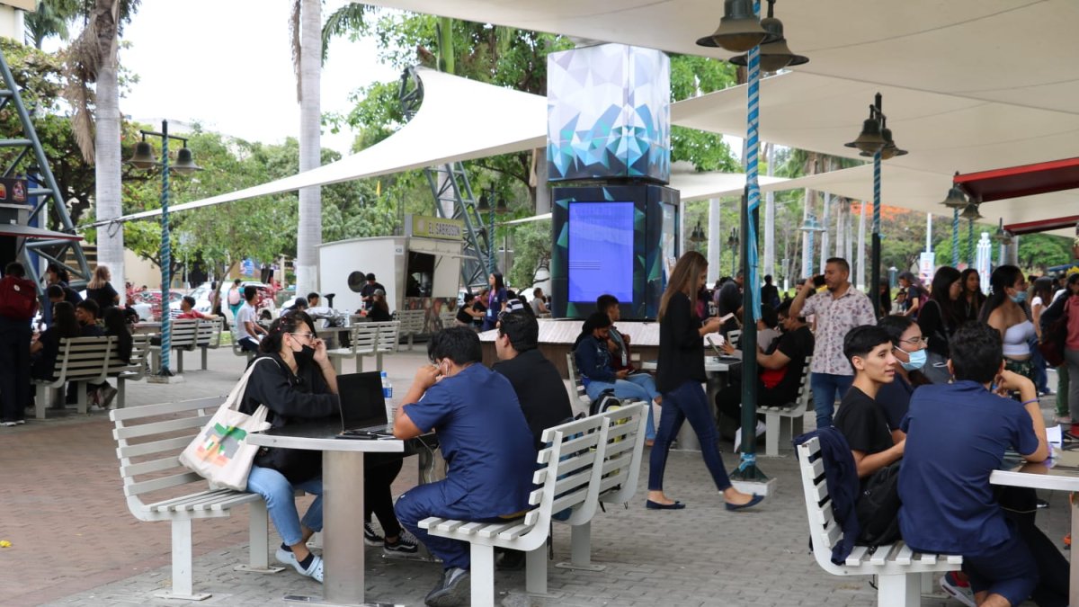 La Universidad de Guayaquil es la institución educativa país con el mayor número de estudiantes..