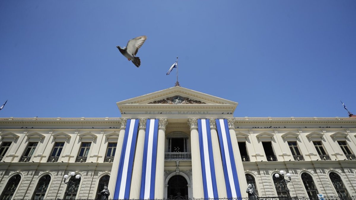 Vista del Palacio Nacional, el 6 de septiembre de 2023 en San Salvador.