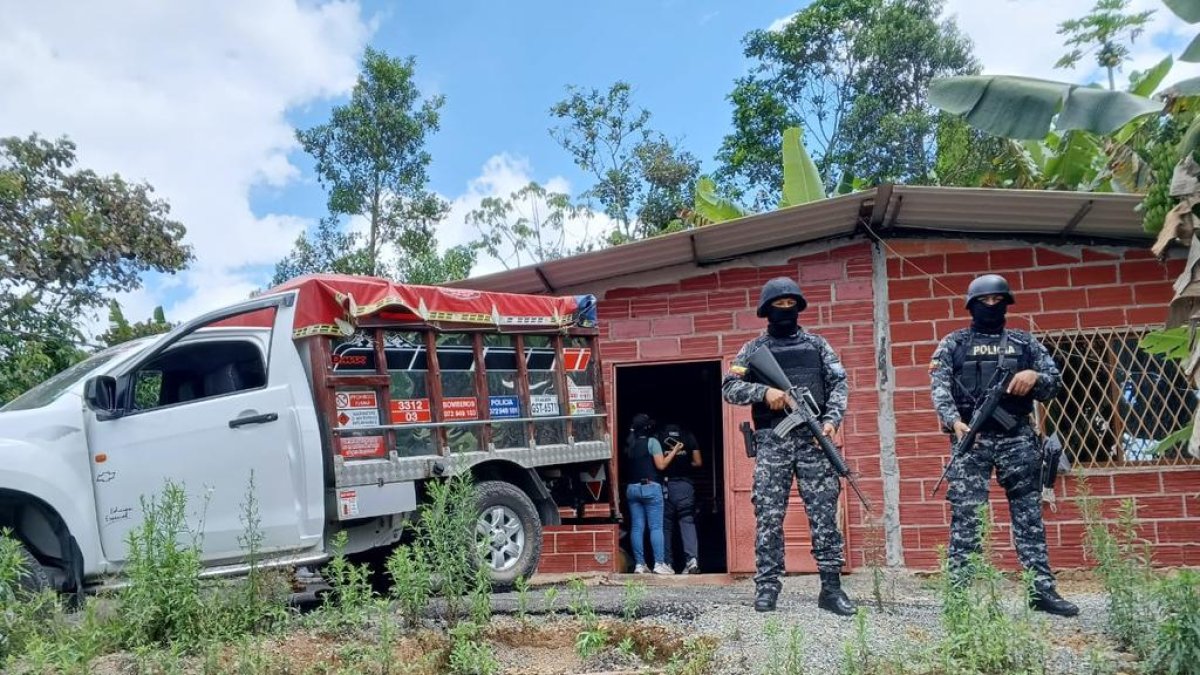 Compra. En la actualidad los policías tienen que adquirir sus chalecos antibalas según su capacidad económica.
