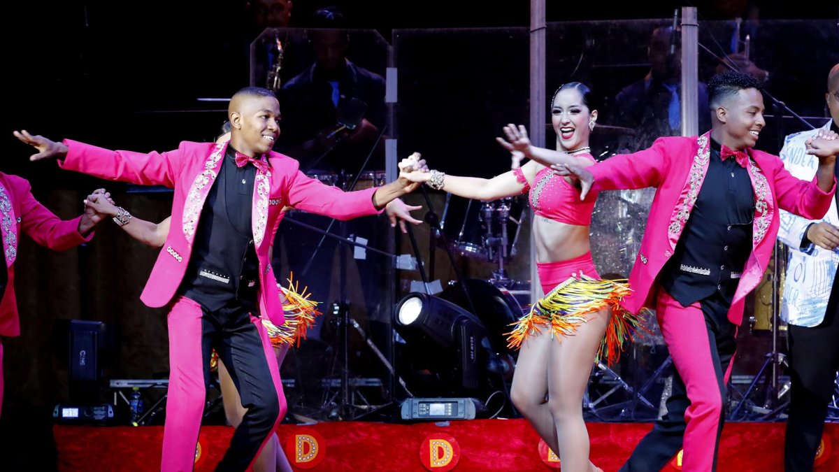 Integrantes del show de música, baile y circo 