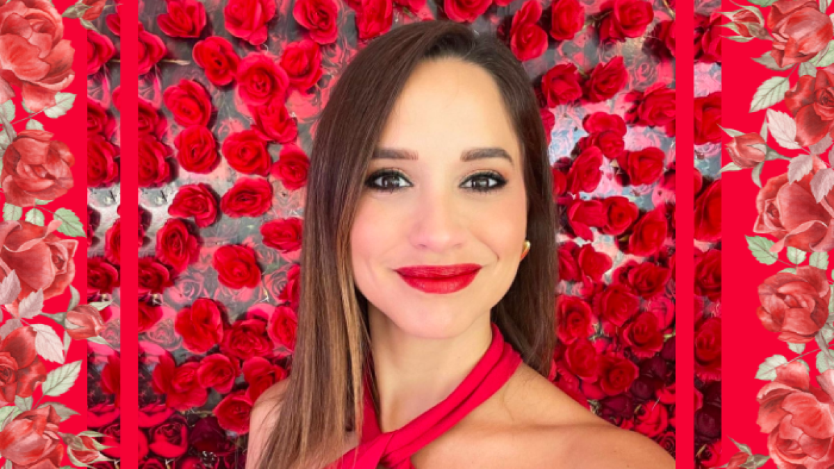 Andrea, desde sus redes sociales, impulsa el uso de un maquillaje que combine con nuestro vestuario y rejuvenezca.