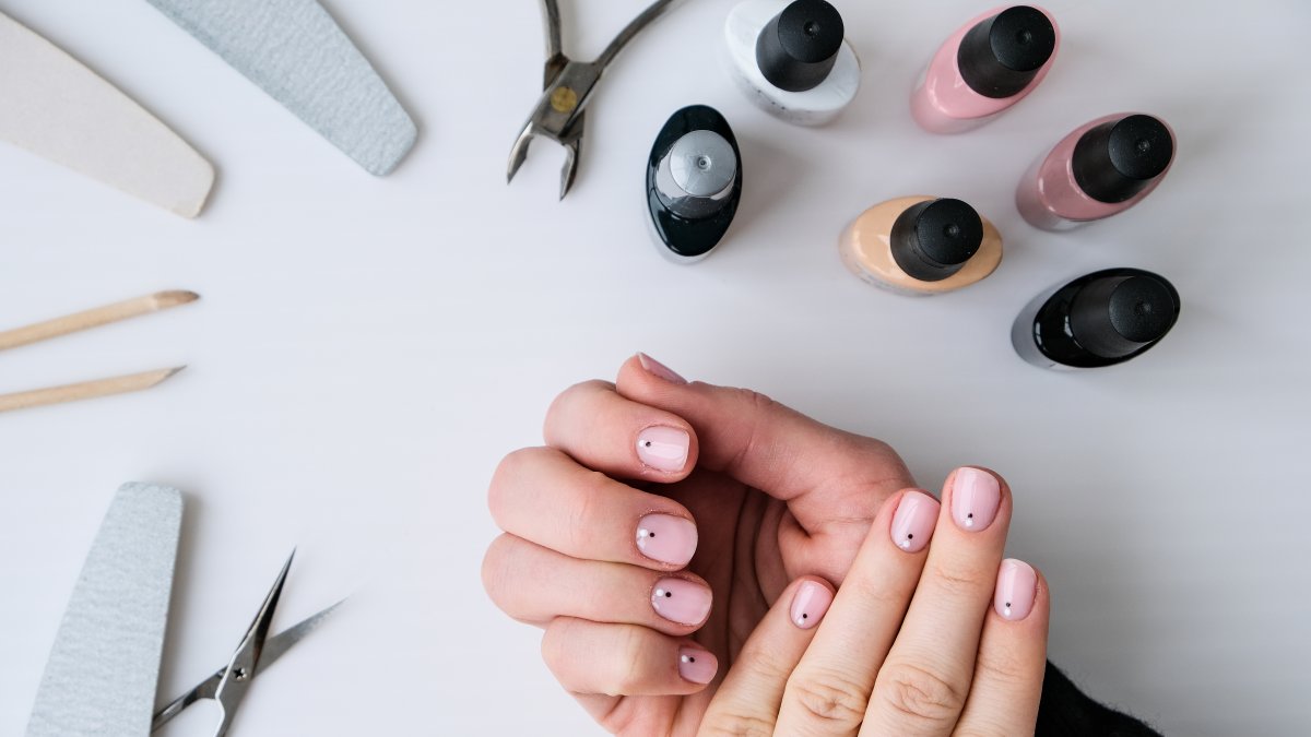 Si estás en apuro, te ayudamos con algunas ideas para tus uñitas.