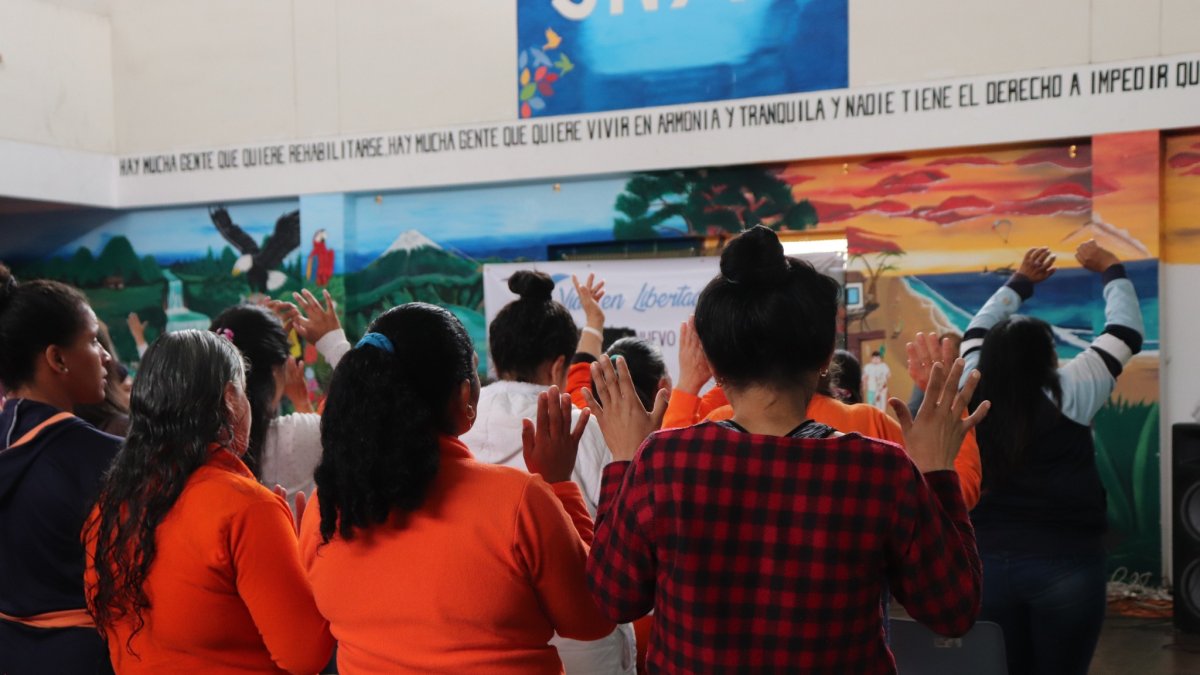 La Fundación Vida en Libertad trabaja en la capacitación a las mujeres en las cárceles del país.