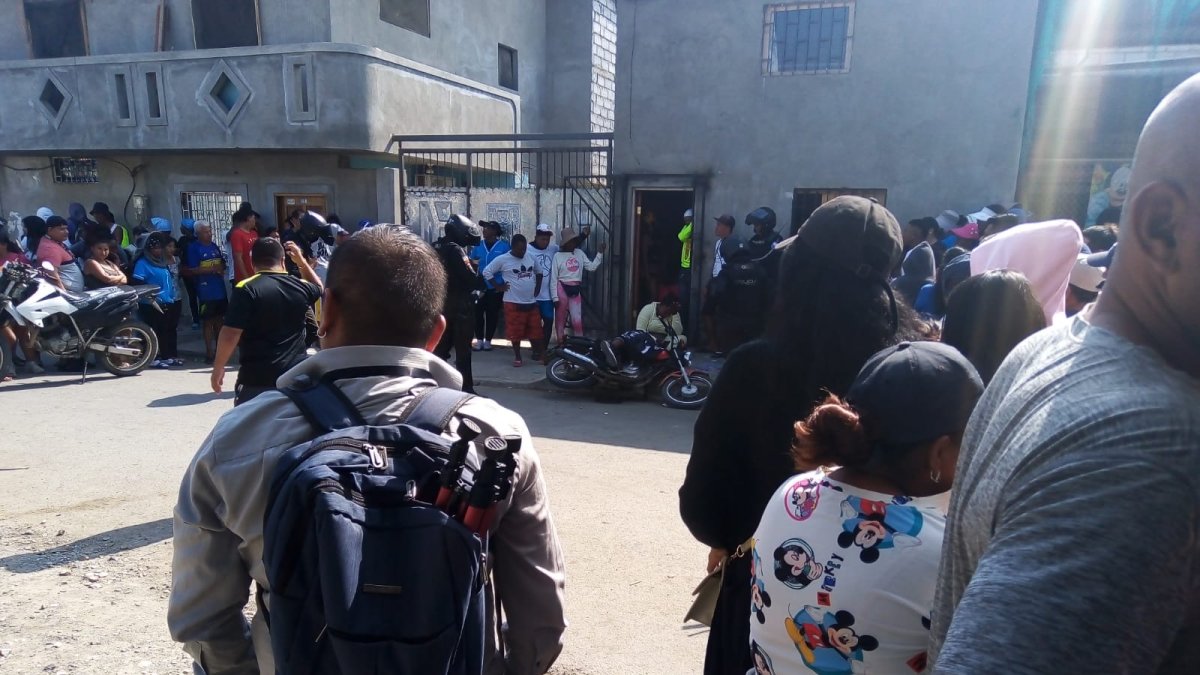 Crímenes. Un ciudadano colombiano fue asesinado a tiros la tarde de ayer en el barrio Sol Mar, en Playas.