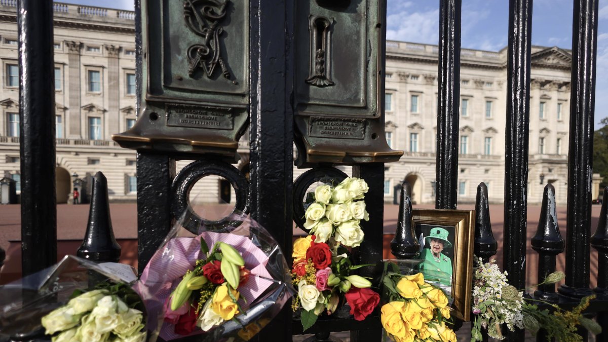 Los ciudadanos recuerdan a la monarca.