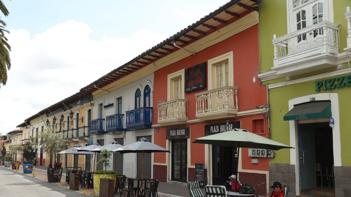 En el centro histórico de Guaranda algunos locales ubicados en las casas patrimoniales buscan alternativas para atraer al turista.