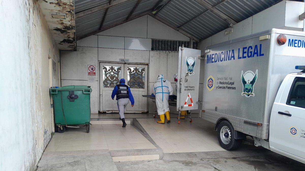 Fallecido. El cuerpo de Valverde fue trasladado a la morgue de Quevedo.