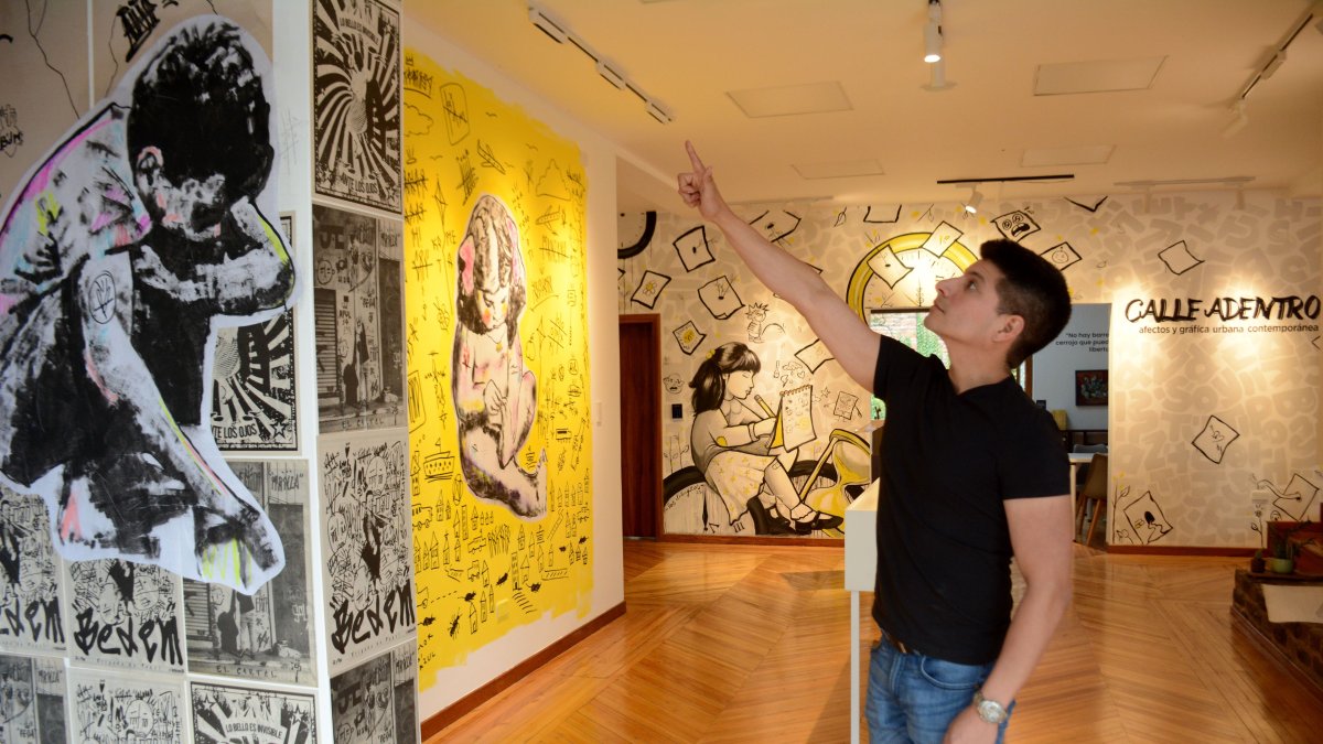 La muestra es una combinación de muralismo, ilustración, paste up, fotografía y graff .